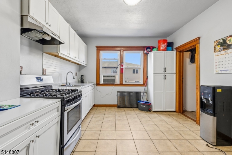 390 Delano Pl