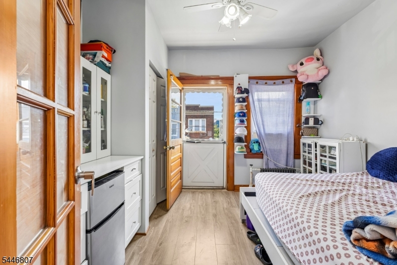 390 Delano Pl