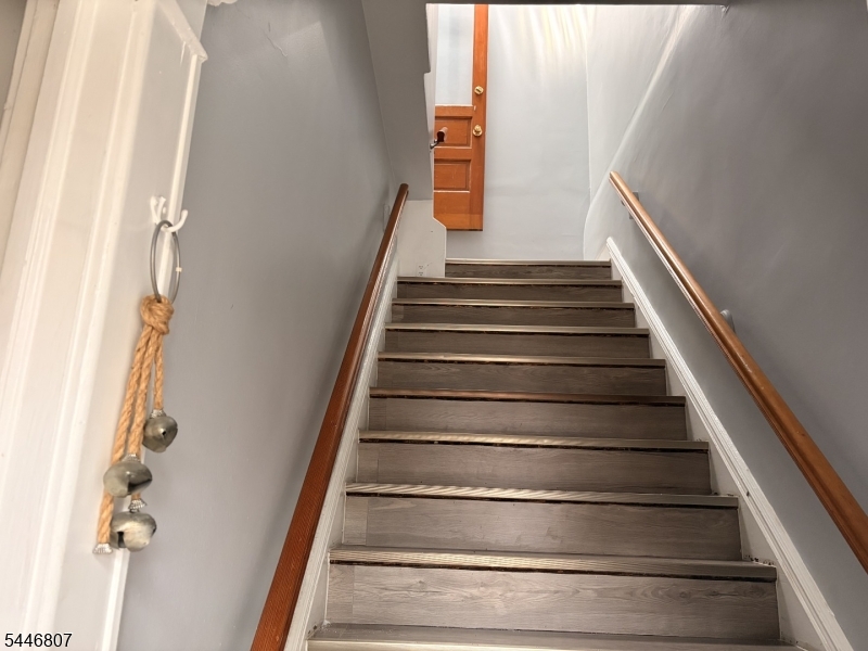 390 Delano Pl