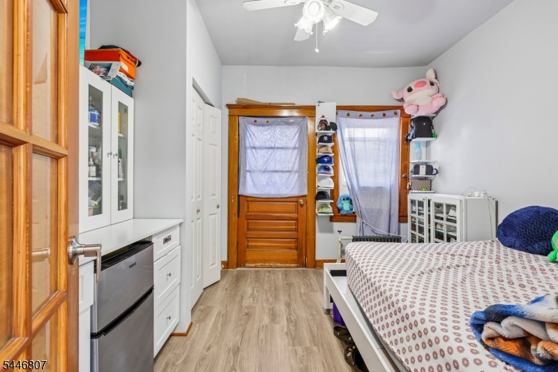 390 Delano Pl