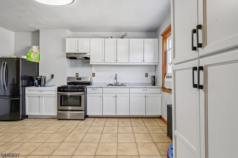 390 Delano Pl