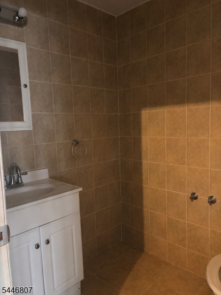 390 Delano Pl