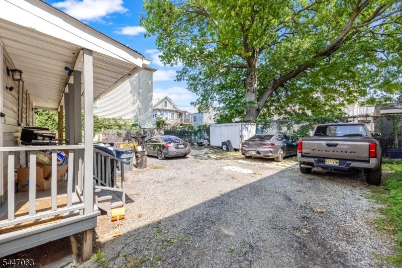 1083 Magnolia Ave