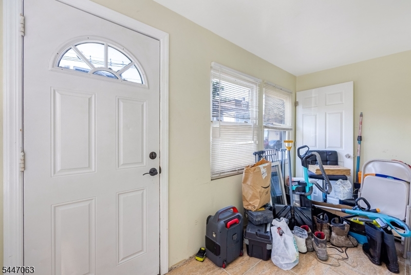 1083 Magnolia Ave