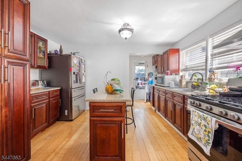 1083 Magnolia Ave