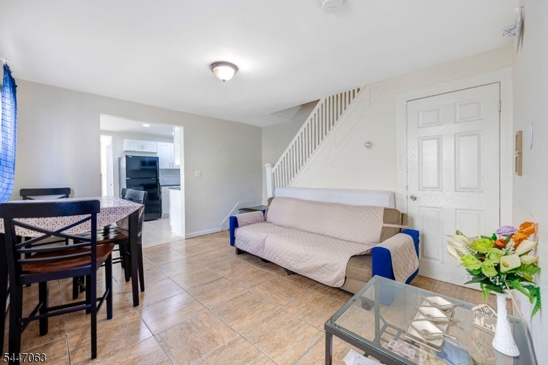 1083 Magnolia Ave