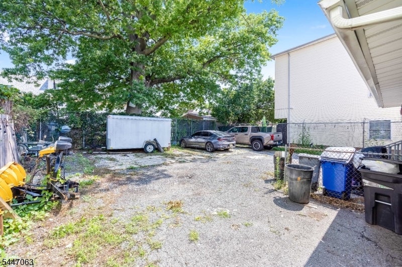 1083 Magnolia Ave
