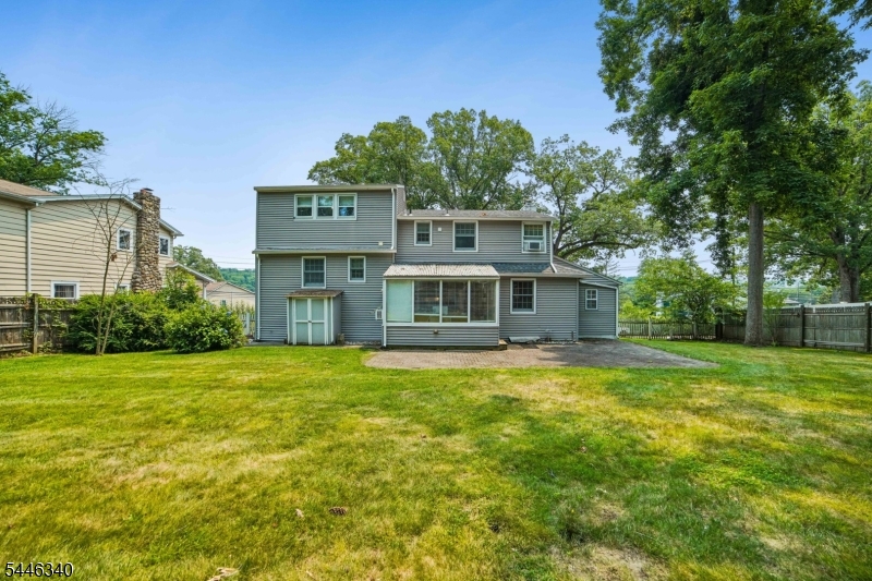 25 Lake Dr West