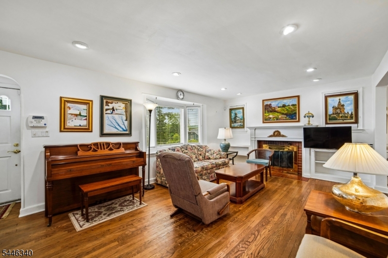 25 Lake Dr West