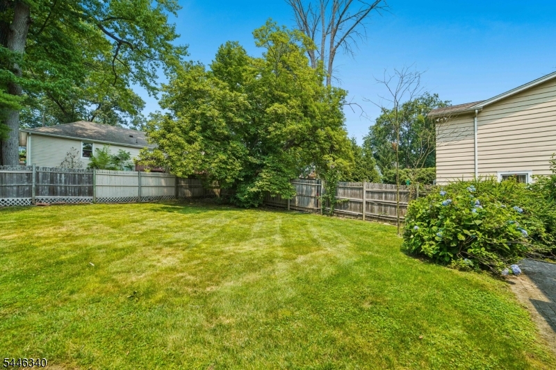 25 Lake Dr West