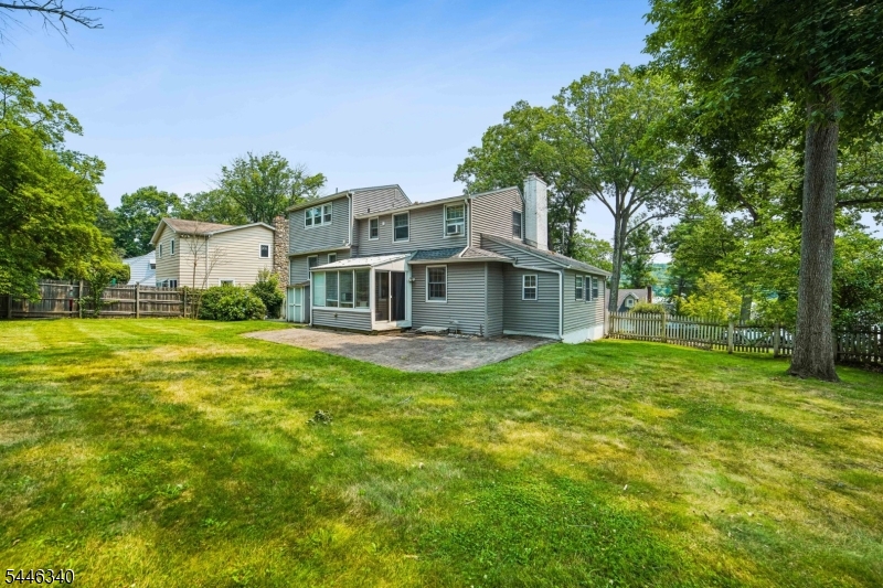25 Lake Dr West