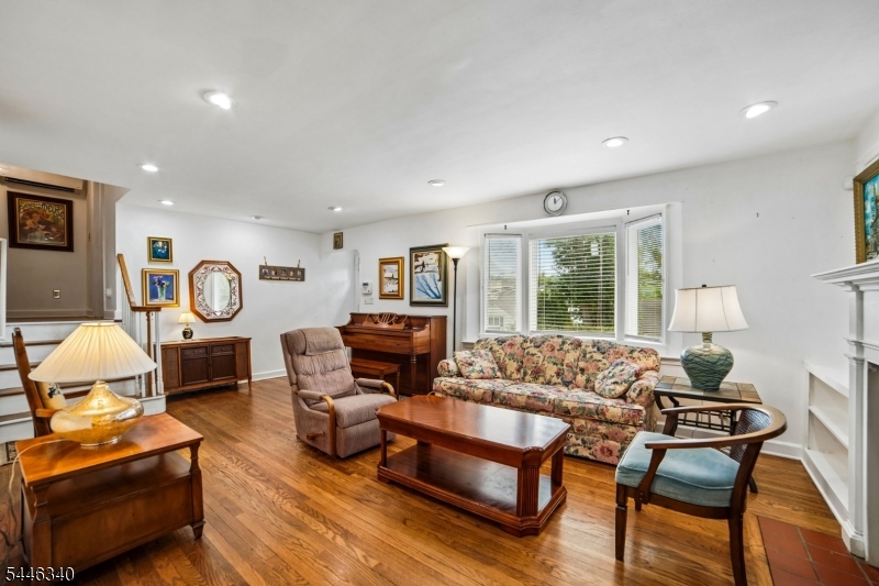 25 Lake Dr West