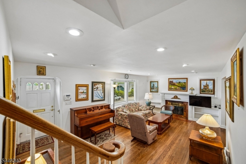25 Lake Dr West