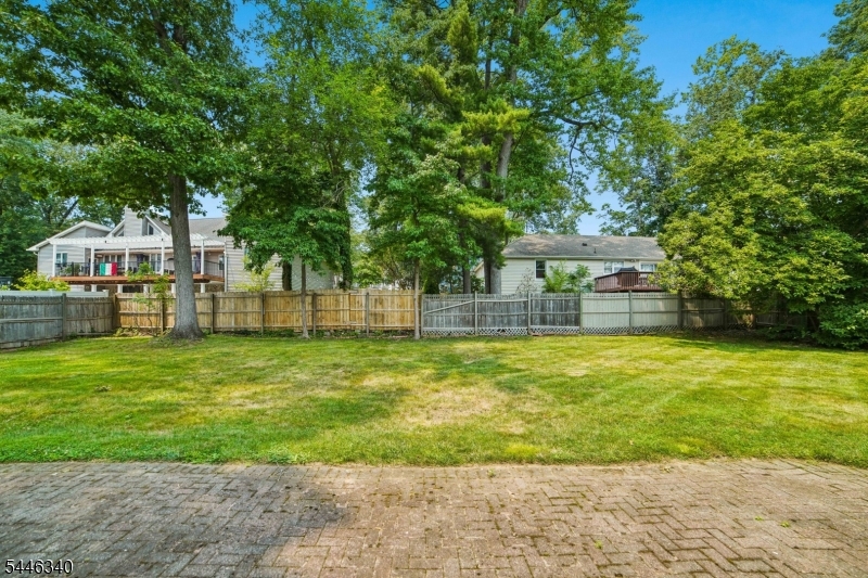 25 Lake Dr West