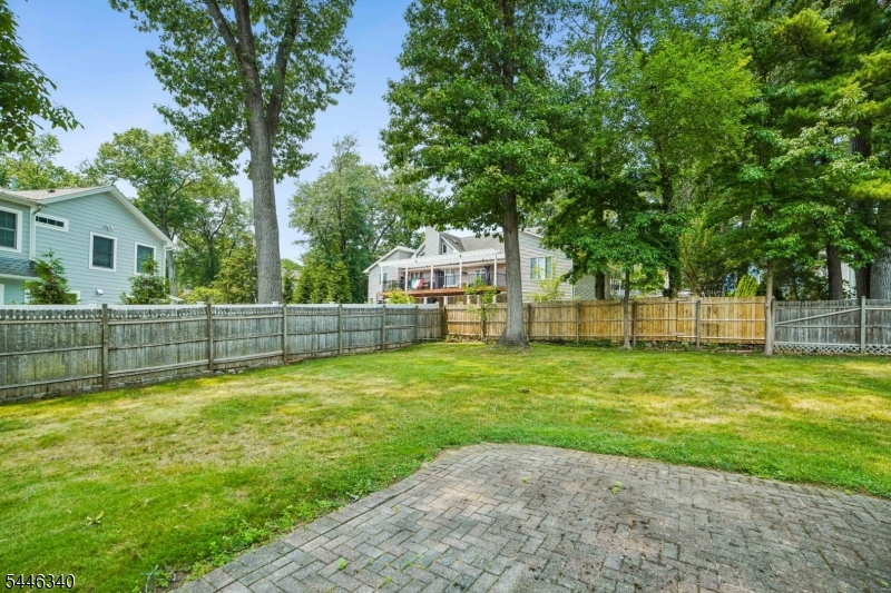 25 Lake Dr West