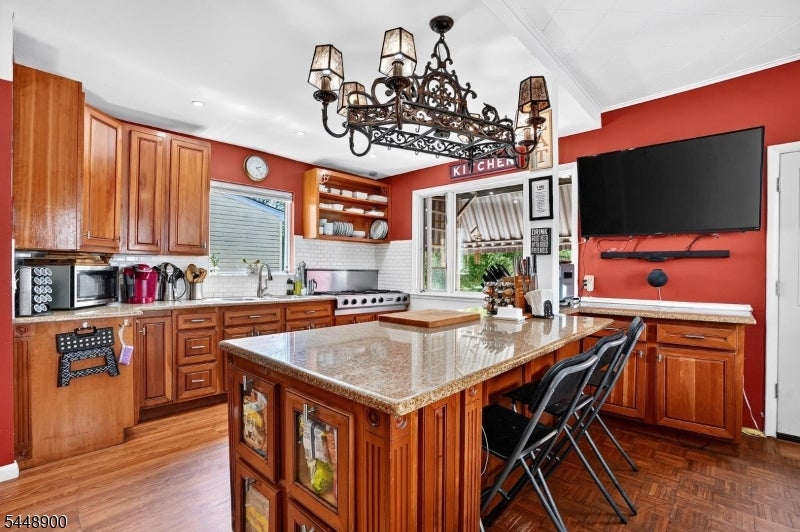 90 7Th St