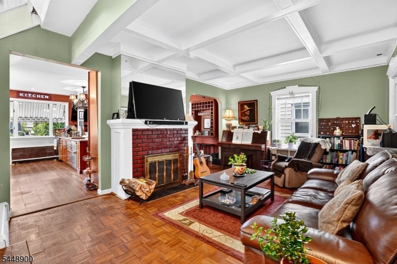90 7Th St