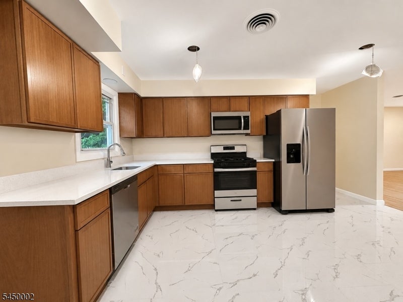 28 Carr St 2