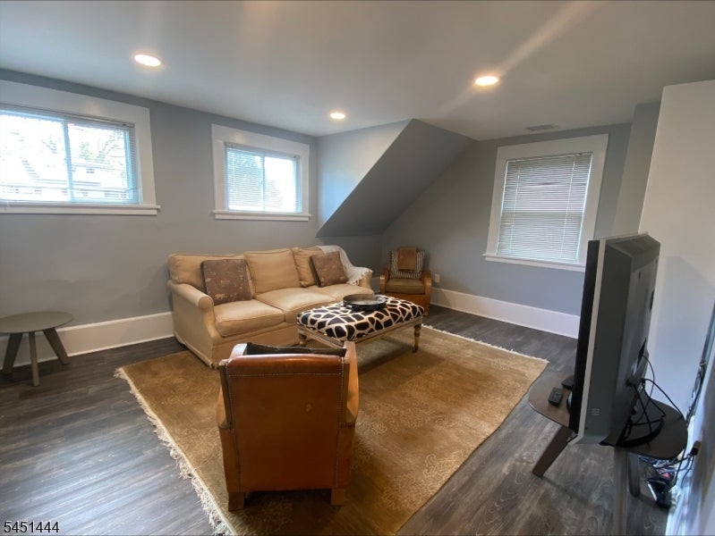 1 Lansing Pl 2