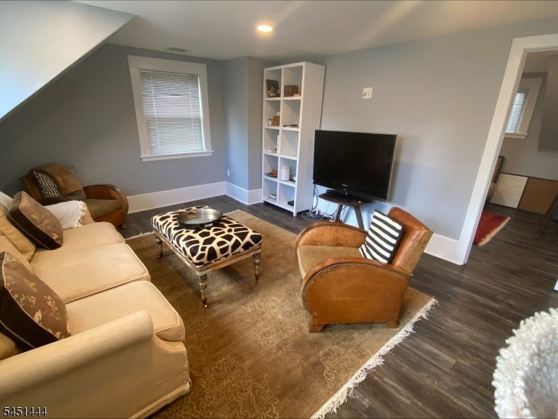 1 Lansing Pl 2