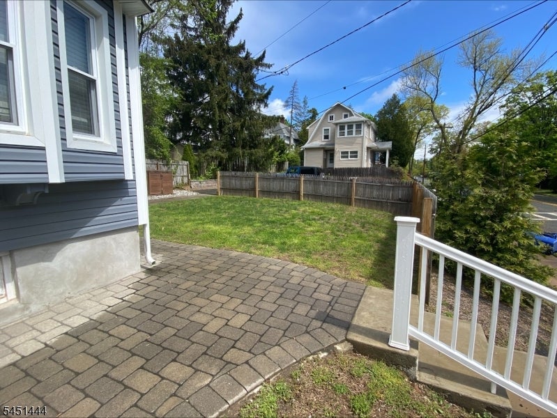 1 Lansing Pl 2