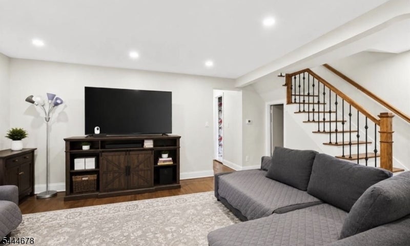 56 Bergen Ave