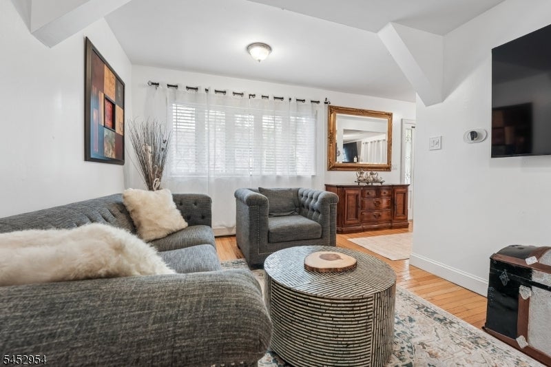 91 Redwood Ave