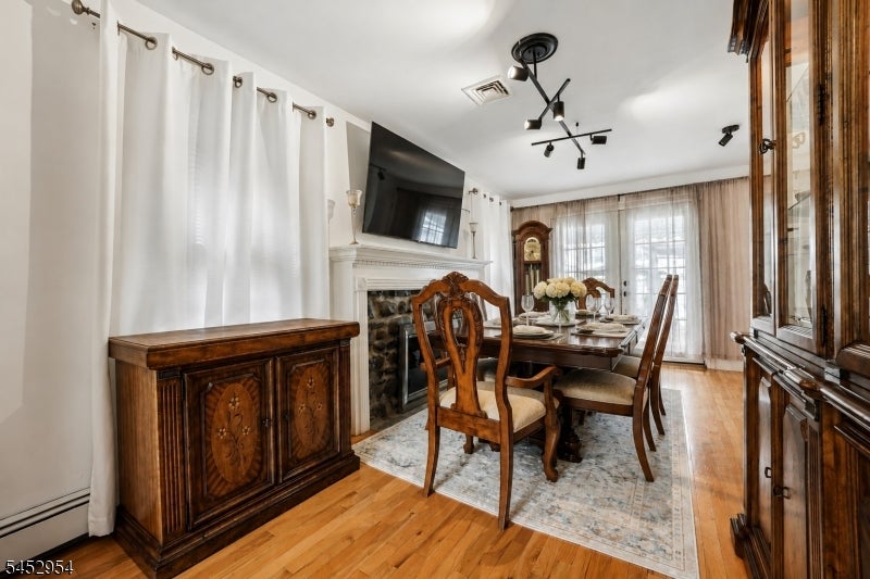 91 Redwood Ave
