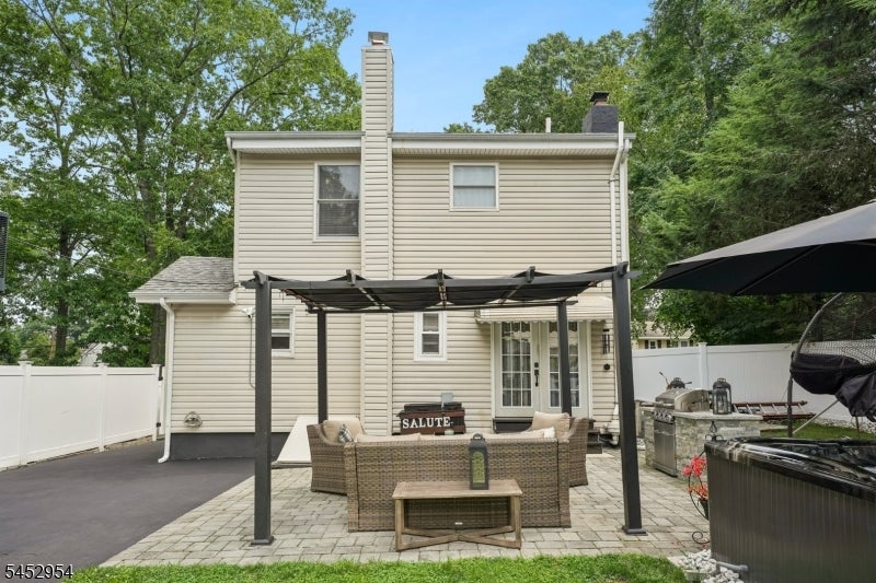 91 Redwood Ave