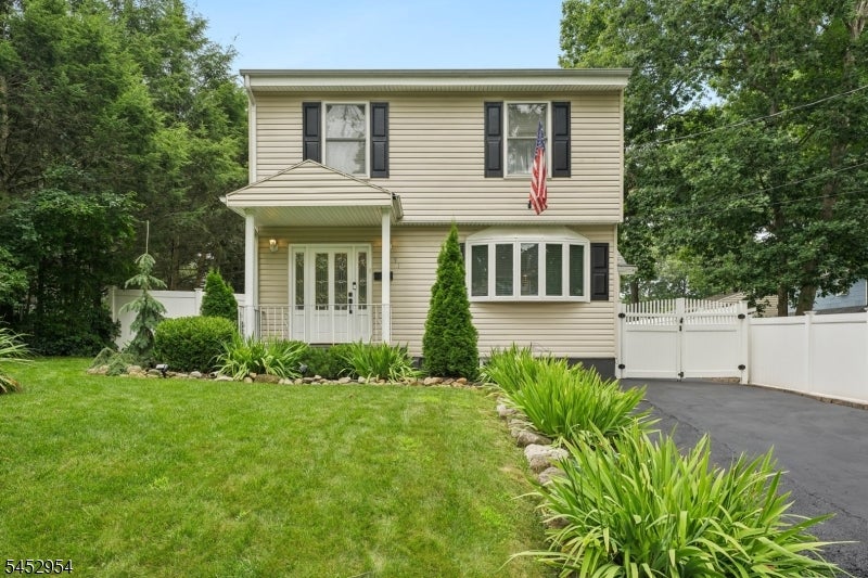 91 Redwood Ave