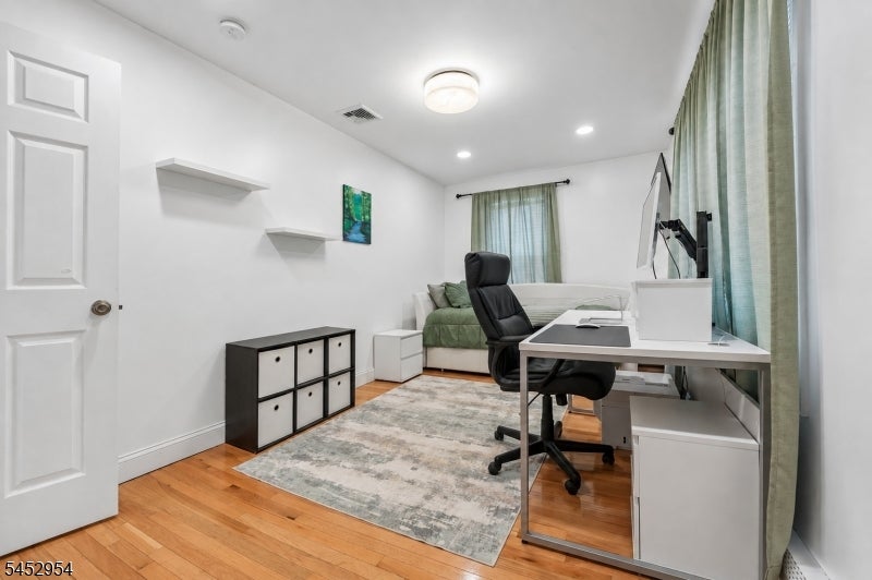 91 Redwood Ave