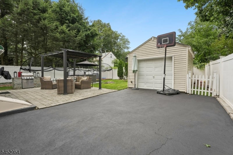 91 Redwood Ave