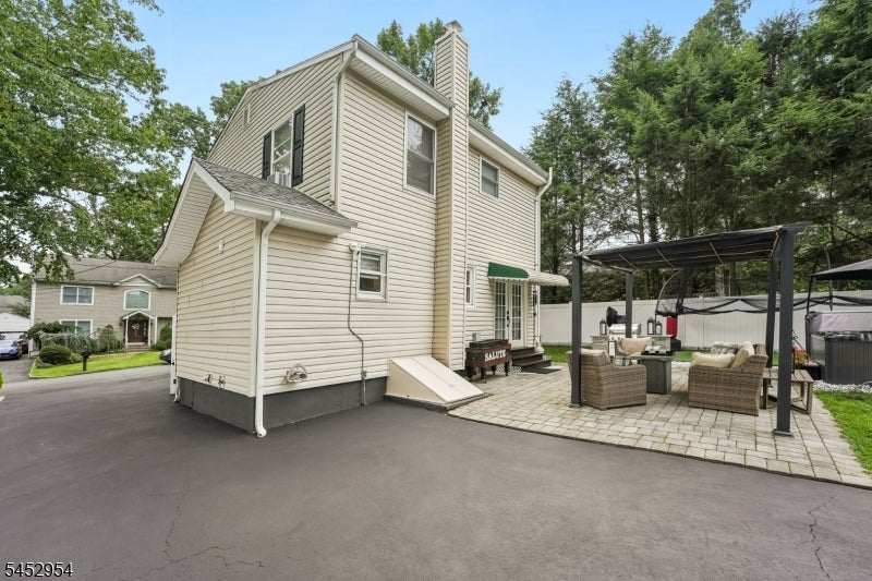 91 Redwood Ave