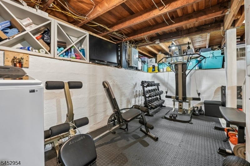 91 Redwood Ave
