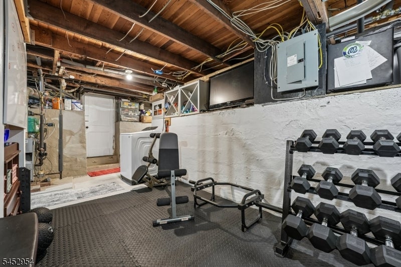 91 Redwood Ave