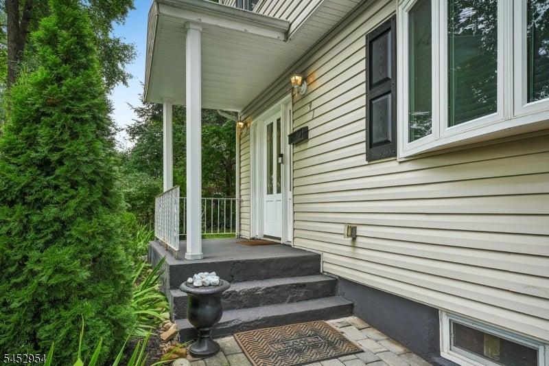 91 Redwood Ave