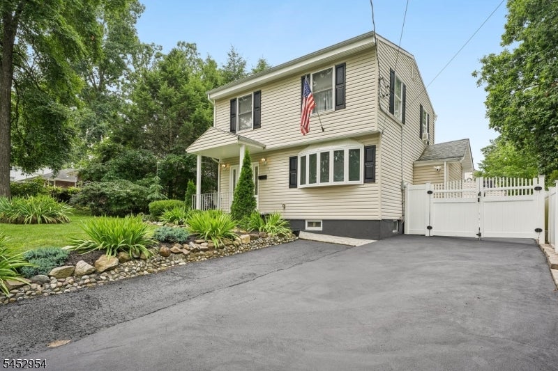 91 Redwood Ave