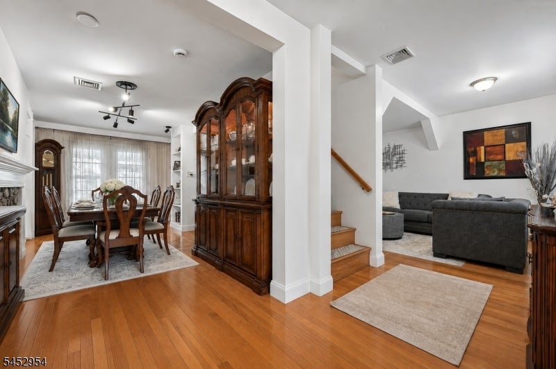91 Redwood Ave