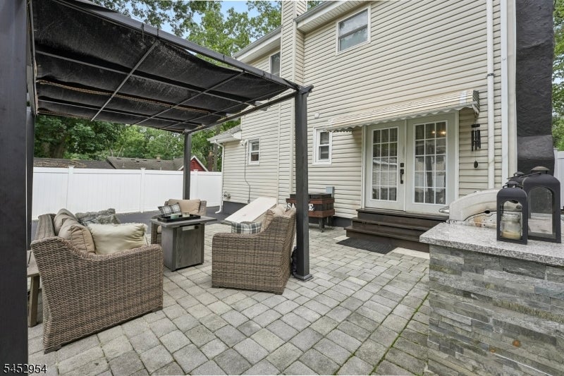 91 Redwood Ave