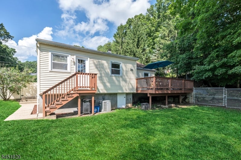 13 Maple Rd