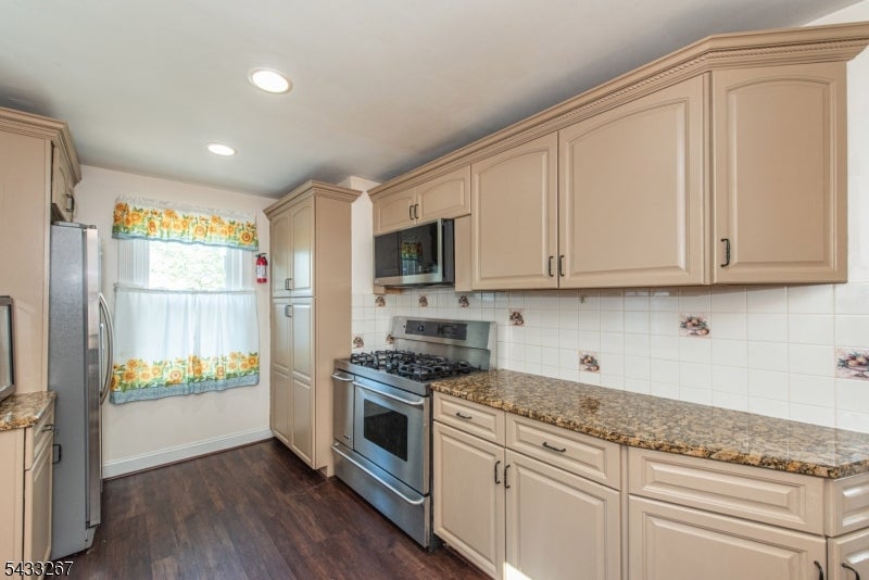42 W Spring Valley Ave