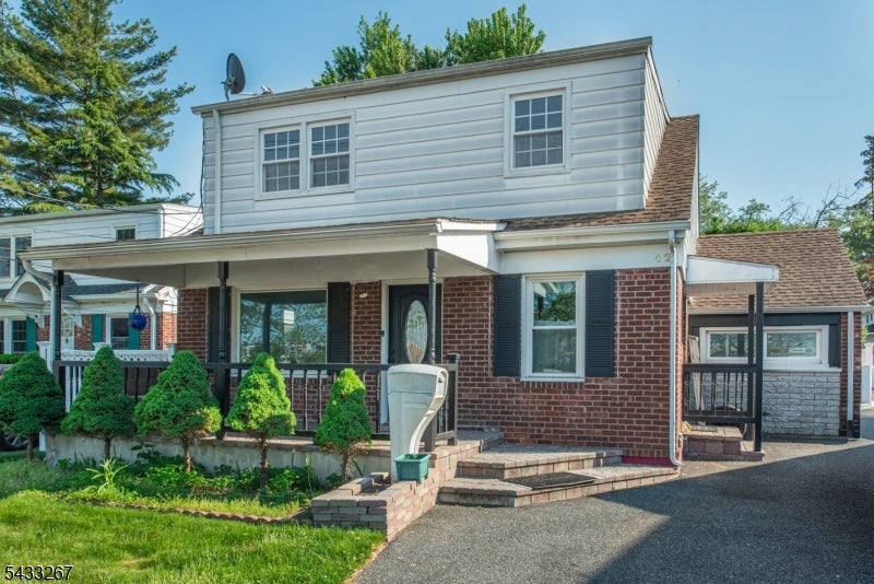 42 W Spring Valley Ave