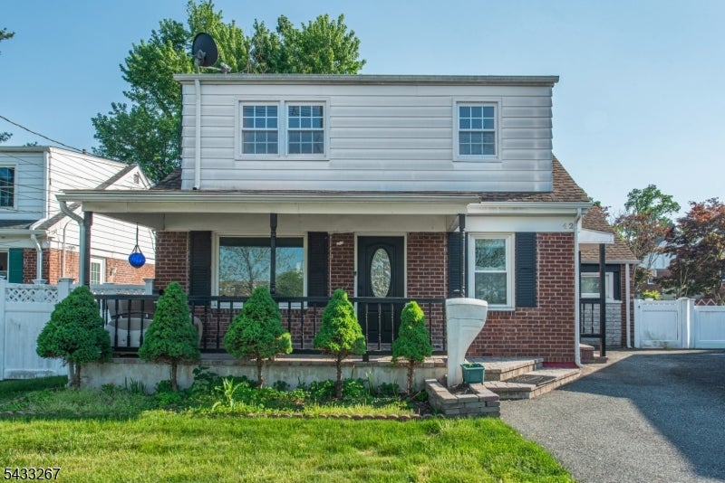 42 W Spring Valley Ave