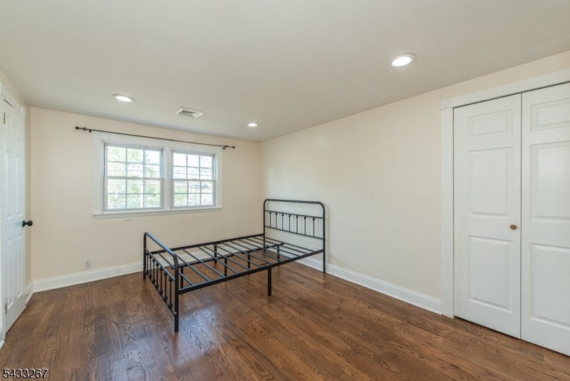 42 W Spring Valley Ave