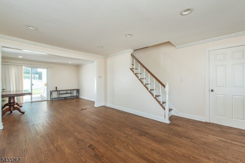 42 W Spring Valley Ave