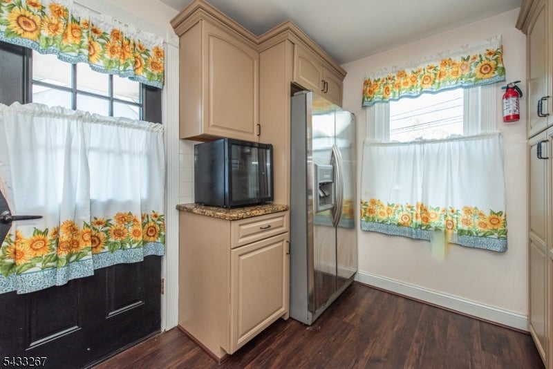42 W Spring Valley Ave