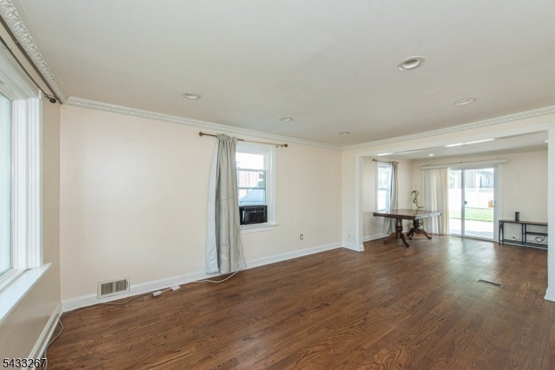 42 W Spring Valley Ave