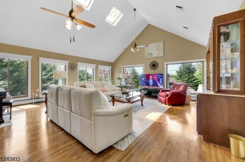 60 Ivy Pl