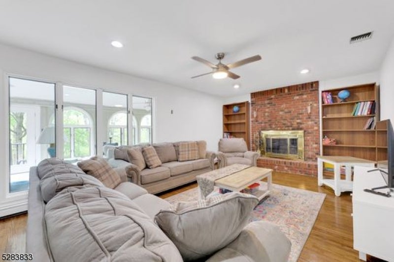 60 Ivy Pl