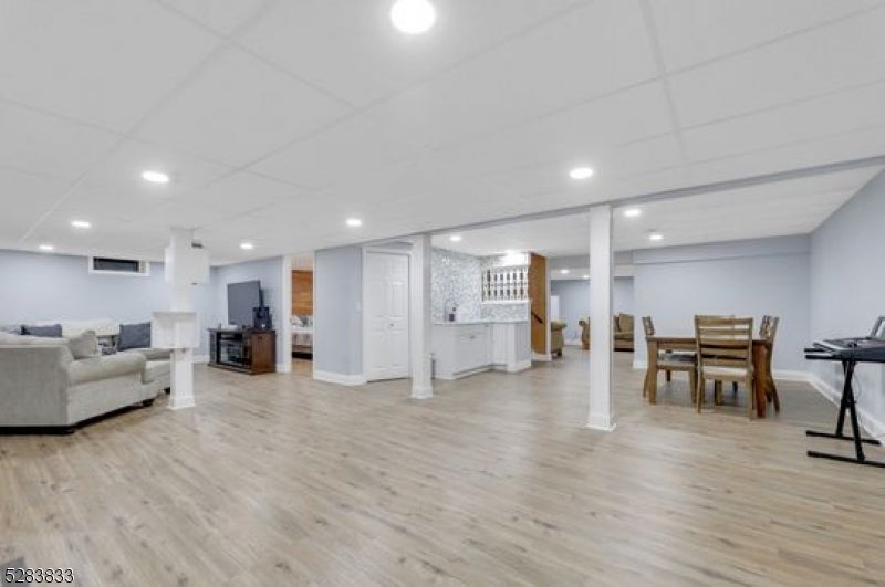 60 Ivy Pl